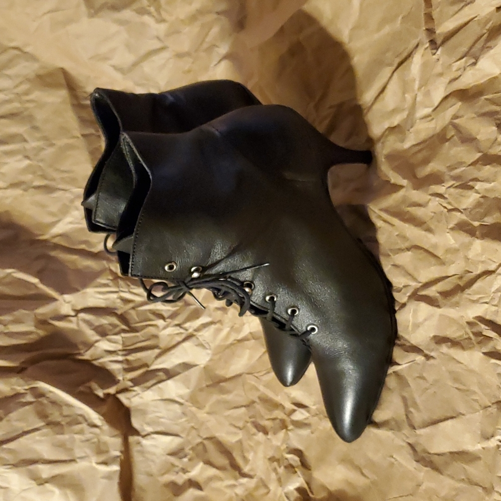 Vintage Flings Ankle Granny Boots. Size 6.